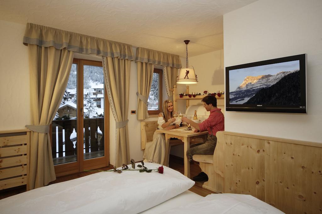 Romantik Villa Cesanueva Selva di Val Gardena Chambre photo